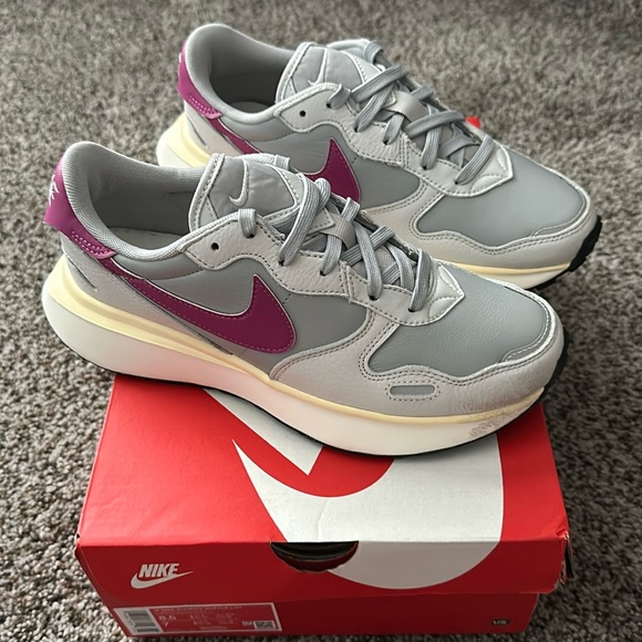 Nike Shoes - BNIB Nike Phoenix Waffle Leather Running Shoes 8.5 Light Smoke Gray/Hot Fuchsia